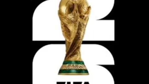 姆巴佩独中靶心，母在颁奖台上抽吸73口烟